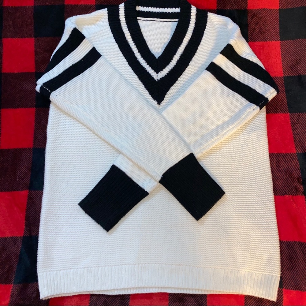 Women’s /Juniors V Neck Sweater